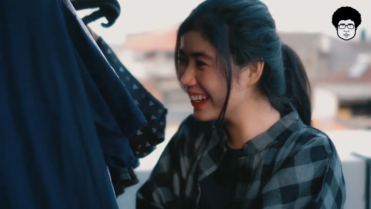 Thebomboms - Nyaman (Official Music Video)