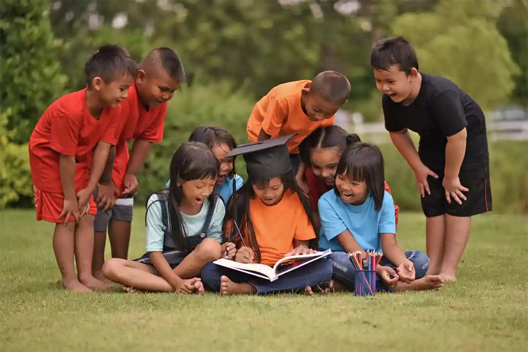 Foto Anak Belajar Bersama. - Info Edukasi Informal